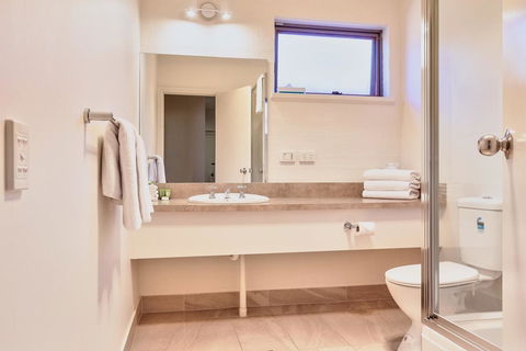 Blazing Stump Motel & Suites - Hotel Accommodation 5