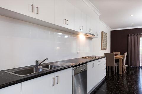 Blazing Stump Motel & Suites - Hotel Accommodation 31