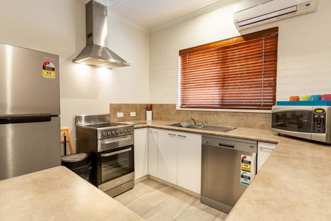 Blazing Stump Motel & Suites - Hotel Accommodation 2