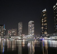 Auzzie Apartments Docklands Melbourne - Hotel Accommodation