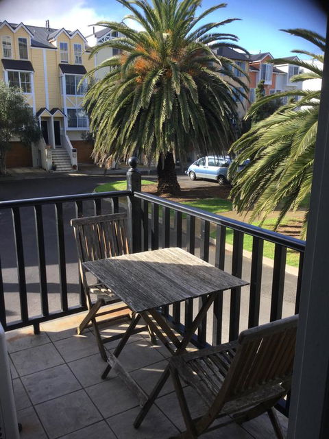 At The Beach Apartments - Hotel Accommodation 10