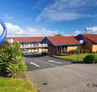 Blue Whale Motor Inn  Apartments - Hotel Accommodation