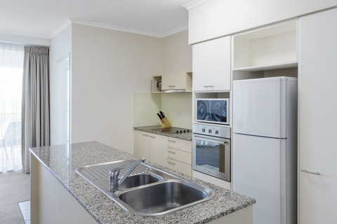 Ramada By Wyndham Marcoola Beach - Hotel Accommodation 9