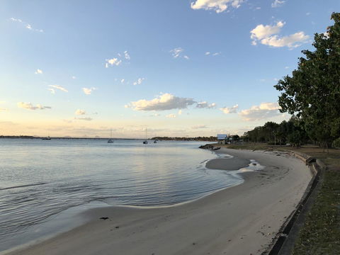 Bribie Island Hotel - Hotel Accommodation 24