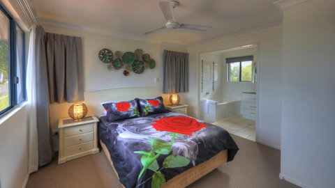 Dolphin Waters - Hotel Accommodation 5