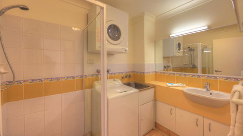 Dolphin Waters - Hotel Accommodation 10