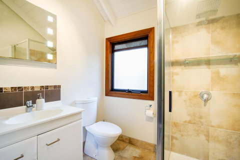 Airlie Beach Eco Cabins - Adults Only - Hotel Accommodation 22