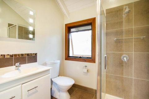 Airlie Beach Eco Cabins - Adults Only - Hotel Accommodation 15