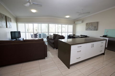 Mariners North Holiday Apartments - Hotel Accommodation 28