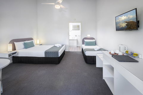 The Beach Motel Hervey Bay - Hotel Accommodation 12