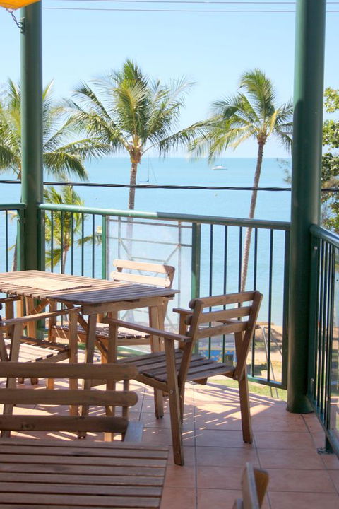 Magnetic Sunsets Resort - Hotel Accommodation 1