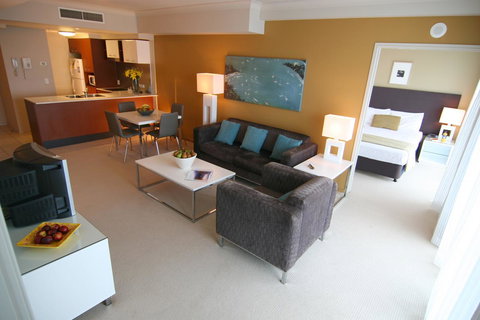 Mantra Towers Of Chevron - Hotel Accommodation 16