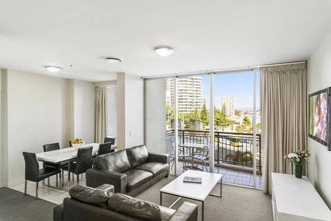 Mantra Towers Of Chevron - Hotel Accommodation 24