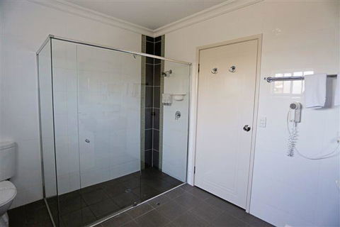 Drovers Motor Inn - Hotel Accommodation 2