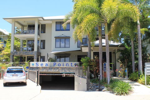 Sea Point On Trinity Beach - Hotel Accommodation 1