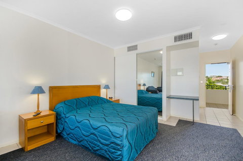 Madison Ocean Breeze Apartments - Hotel Accommodation 9