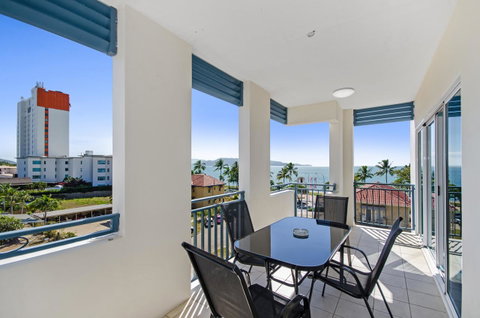 Madison Ocean Breeze Apartments - Hotel Accommodation 13