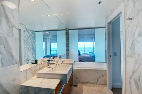 Reflections Tower Two - Hotel Accommodation 1