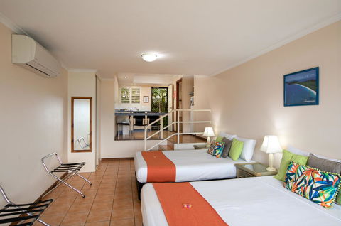 Sunlit Waters Studio Apartments - Hotel Accommodation 29