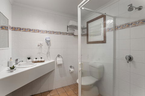 Sunlit Waters Studio Apartments - Hotel Accommodation 11