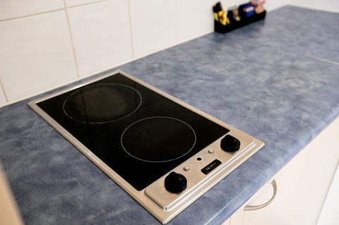 Sunlit Waters Studio Apartments - Hotel Accommodation 35