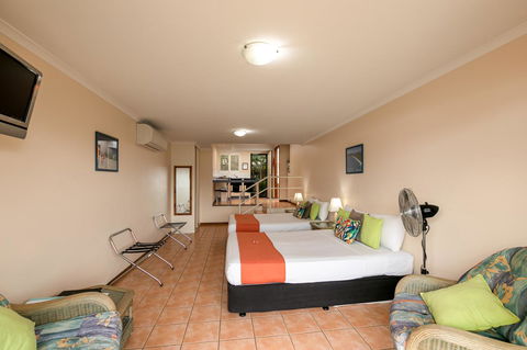 Sunlit Waters Studio Apartments - Hotel Accommodation 30