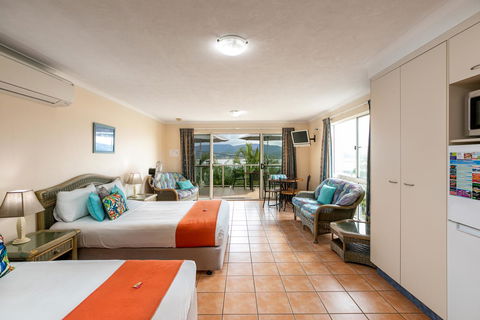 Sunlit Waters Studio Apartments - Hotel Accommodation 39