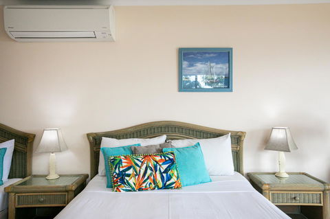 Sunlit Waters Studio Apartments - Hotel Accommodation 34
