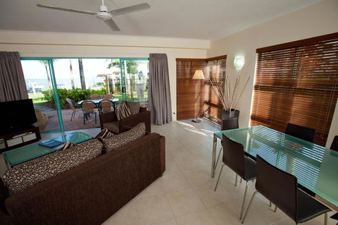 Coral Sands Beachfront Resort - Hotel Accommodation 9
