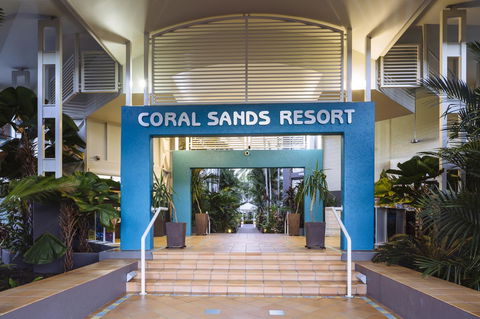 Coral Sands Beachfront Resort - Hotel Accommodation 17