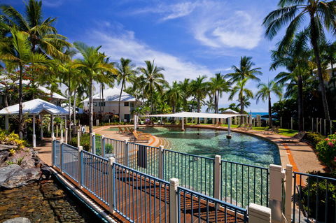 Coral Sands Beachfront Resort - Hotel Accommodation 5