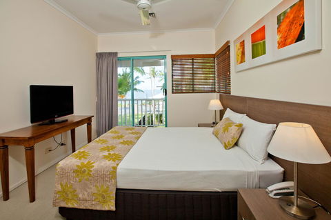 Coral Sands Beachfront Resort - Hotel Accommodation 7