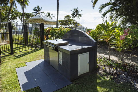 Coral Sands Beachfront Resort - Hotel Accommodation 28