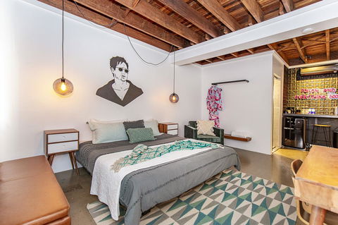 The Pink Hotel Coolangatta - Hotel Accommodation 24