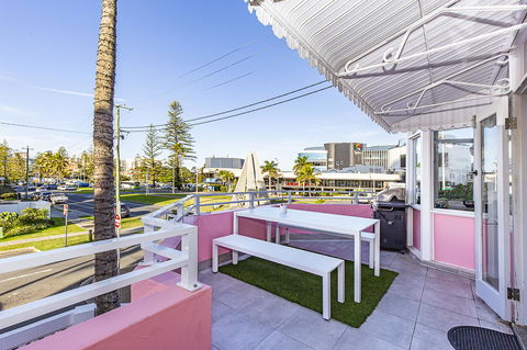 The Pink Hotel Coolangatta - Hotel Accommodation 6