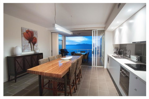 1 Bright Point Apartment 5201 - Hotel Accommodation 3