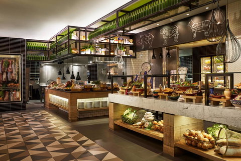 QT Gold Coast - Hotel Accommodation 11