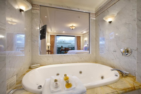 Imperial Hotel Gold Coast - Hotel Accommodation 6