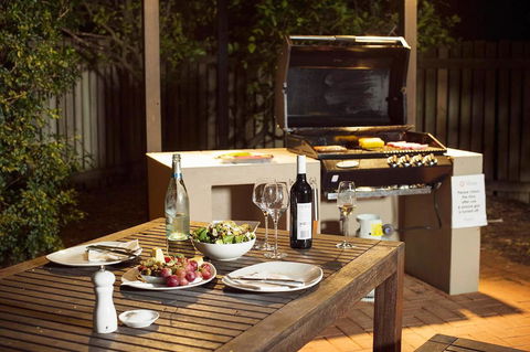 At The Sound Noosa Motel - Hotel Accommodation 6