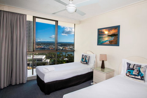 Seacrest Beachfront Apartments Surfers Paradise - Hotel Accommodation 18