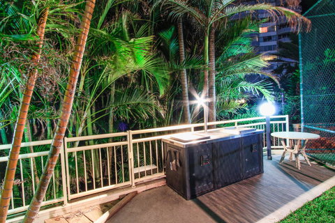 Seacrest Beachfront Apartments Surfers Paradise - Hotel Accommodation 31