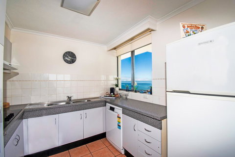 Seacrest Beachfront Apartments Surfers Paradise - Hotel Accommodation 7