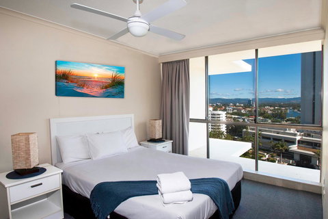 Seacrest Beachfront Apartments Surfers Paradise - Hotel Accommodation 17