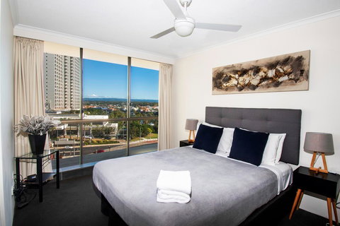 Seacrest Beachfront Apartments Surfers Paradise - Hotel Accommodation 1