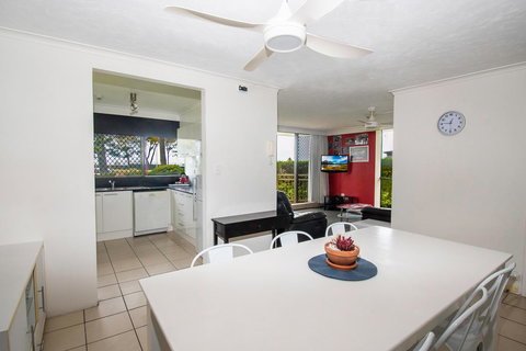 Seacrest Beachfront Apartments Surfers Paradise - Hotel Accommodation 14