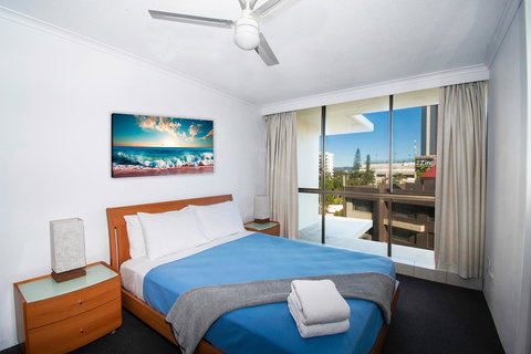Seacrest Beachfront Apartments Surfers Paradise - Hotel Accommodation 10