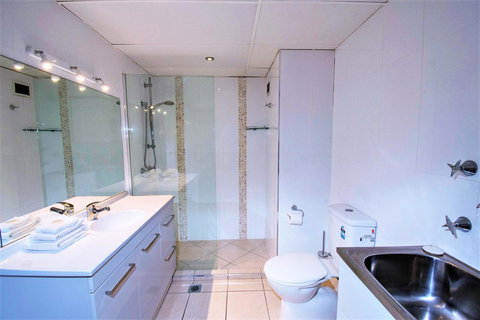 Seacrest Beachfront Apartments Surfers Paradise - Hotel Accommodation 15