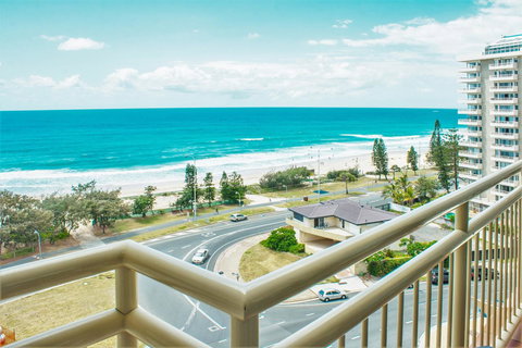 Seacrest Beachfront Apartments Surfers Paradise - Hotel Accommodation 11