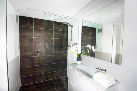 Seacrest Beachfront Apartments Surfers Paradise - Hotel Accommodation 22