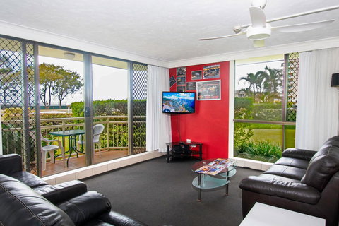 Seacrest Beachfront Apartments Surfers Paradise - Hotel Accommodation 9